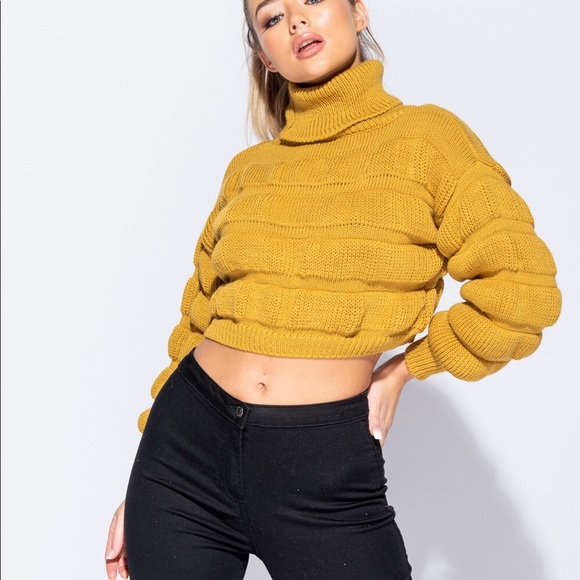 💋 Cropped Turtleneck Sweater 💋 - Picture 2 of 8